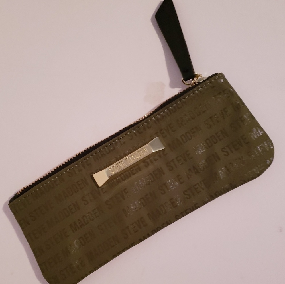 💜3/$10💜"Steve Madden" zipper clutch